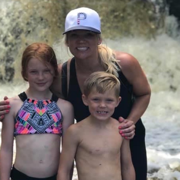 Meet your Posher, Stephanie - Picture 1 of 1